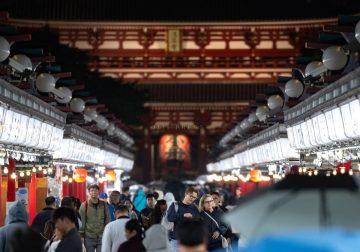 上半期の訪日客、最速２０００万人超え